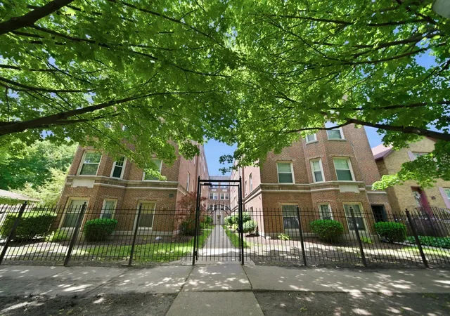 Homes for sale in Chicago, IL | (undisclosed), Chicago, IL 60626 | Houzeo
