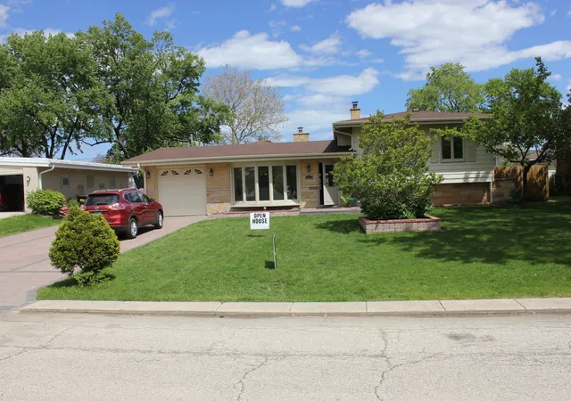 Homes for sale in Norwood Park Township, IL | 5639 N Manor Ln, Norwood Park Township, IL 60631 | MLS# 12697763