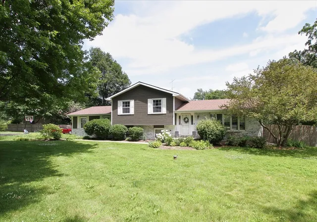 Homes for sale in St. Charles, IL | 4n681 Brookside West Dr, St. Charles, IL 60175 | MLS# 12697765