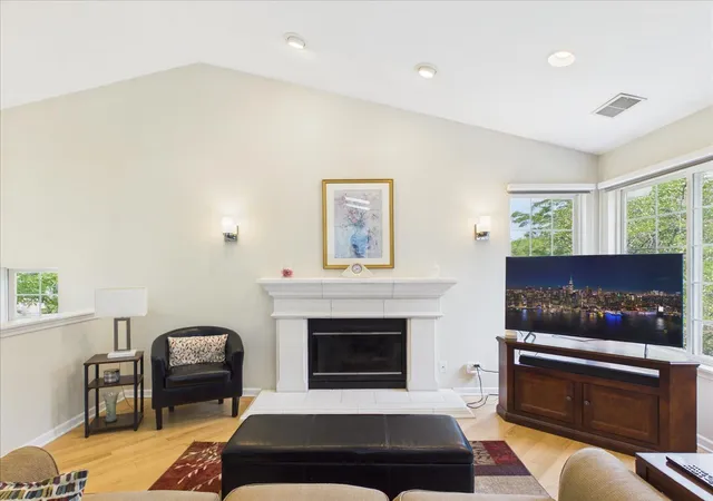 Photo 4 of Townhouse for sale at 2490 Palazzo Ct #2490, Buffalo Grove, IL 60089 | MLS# 12697793 | Listing updated on 2026-09-06