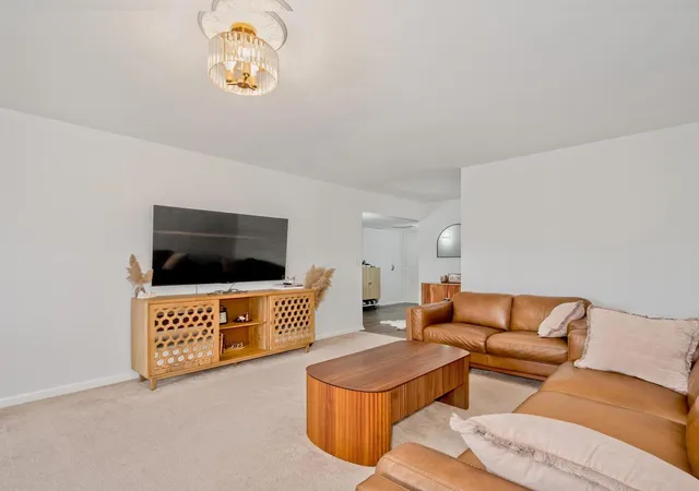 4th image of 9356 Landings Ln, Des Plaines, IL 60016