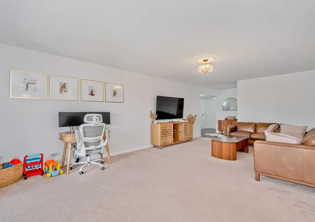5th image of 9356 Landings Ln, Des Plaines, IL 60016