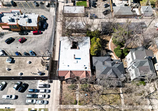 Homes for sale in Oak Park, IL | 431 S East Avenue, Oak Park, IL 60302 | Houzeo