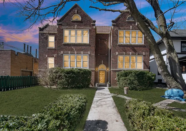 Homes for sale in Oak Park, IL | 431 S E Ave, Oak Park, IL 60302