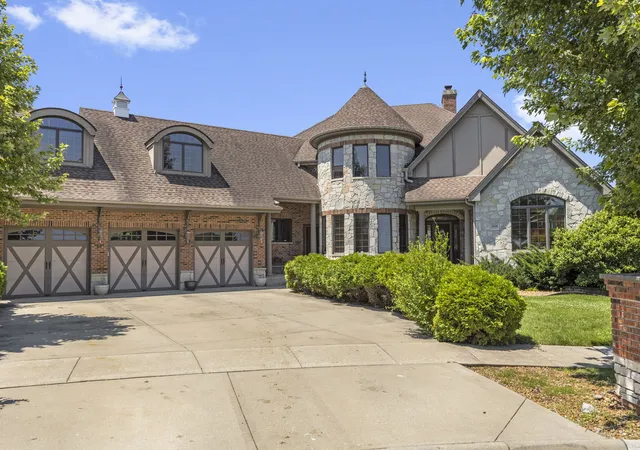 2nd image of 20698 Eagle Bluff Ct, Frankfort, IL 60423 | MLS# 12697813