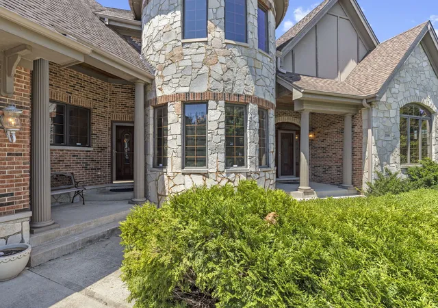 4th image of 20698 Eagle Bluff Ct, Frankfort, IL 60423 | MLS# 12697813