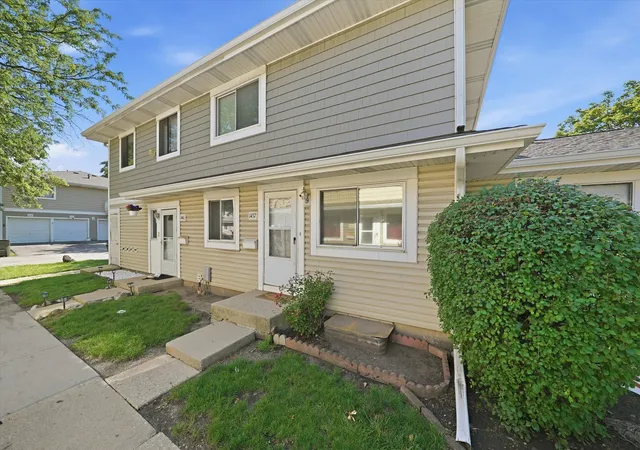 Homes for sale in Hanover Park, IL | 1437 Sutter Dr #1437, Hanover Park, IL 60133 | MLS# 12697816