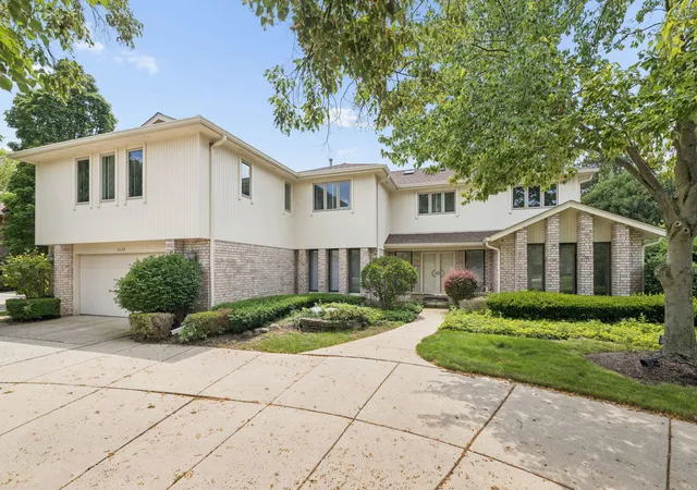 3rd image of 3639 Pebble Beach Rd, Northbrook, IL 60062 | MLS# 12697822