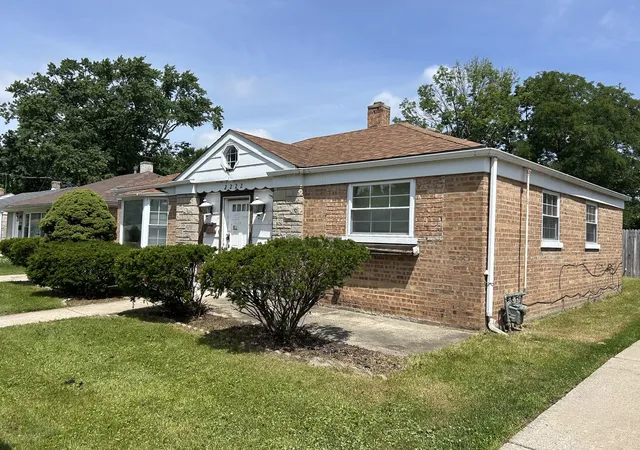 3rd image of 2222 Spruce Rd, Homewood, IL 60430 | MLS# 12697823