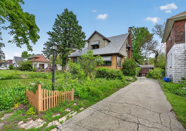 Homes for sale in Chicago, IL | 11427 S Longwood Dr, Chicago, IL 60643 | MLS# 12697851