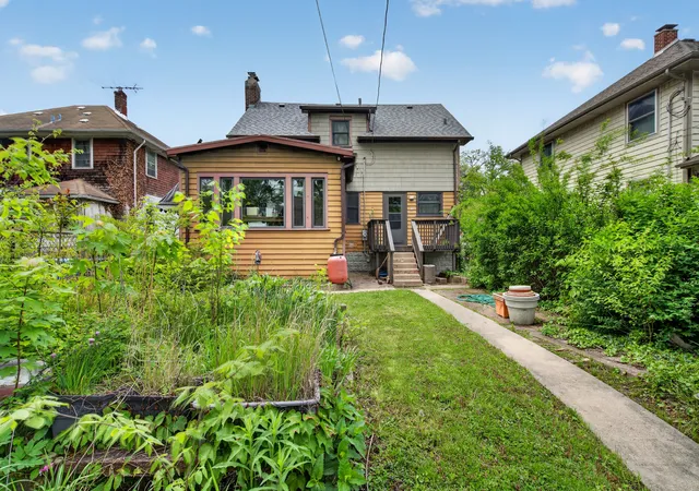 Homes for sale in Chicago, IL | 11427 S Longwood Dr, Chicago, IL 60643 | MLS# 12697851