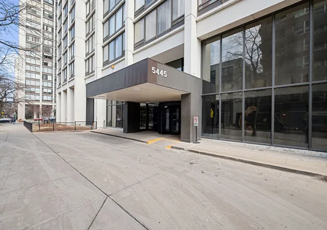 Homes for sale in Chicago, IL | 5445 N Sheridan Rd #802, Chicago, IL 60640 | MLS# 12697862
