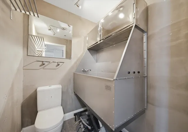 2nd image of 633 S Plymouth Ct, Chicago, IL 60605