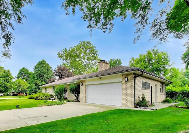 Homes for sale in Prospect Heights, IL | 1015 Sherwood Dr, Prospect Heights, IL 60070 | MLS# 12697885