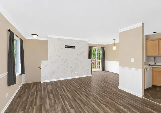 Homes for sale in South Elgin, IL | 302 Windsor Ct, South Elgin, IL 60177