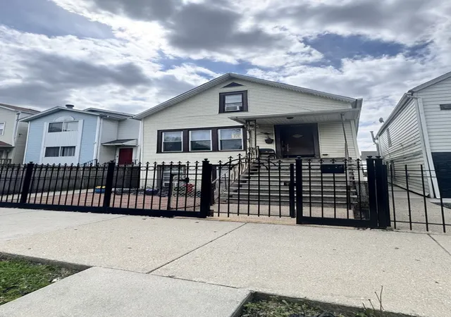 Homes for sale in Chicago, IL | 1638 N Campbell Ave, Chicago, IL 60647 | MLS# 12697904