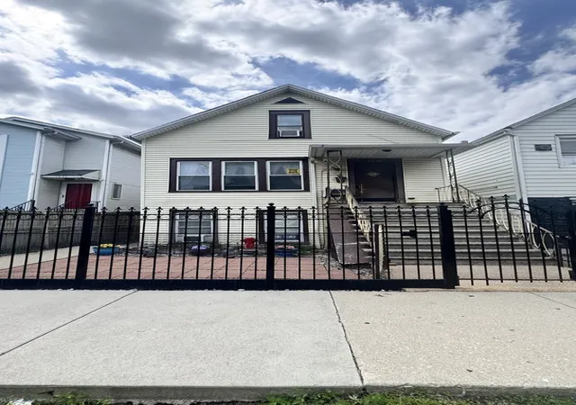 Homes for sale in Chicago, IL | 1638 N Campbell Ave, Chicago, IL 60647 | MLS# 12697904