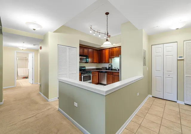 5th image of 400 Mcdaniels Cir, Clarendon Hills, IL 60514