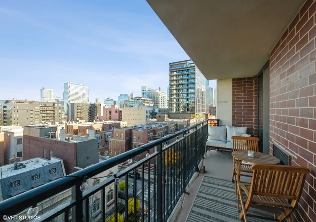 Homes for sale in Chicago, IL | 451 W Huron Street, Chicago, IL 60654 | Houzeo