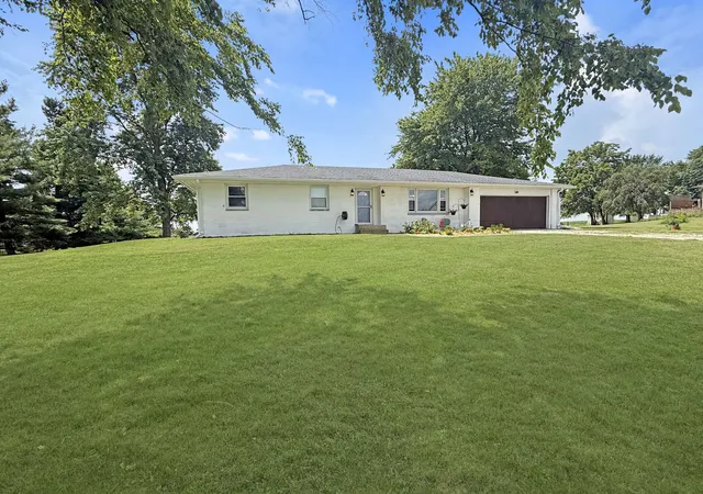 Homes for sale in Champaign, IL | 3201 Meridian Dr, Champaign, IL 61822 | MLS# 12697927