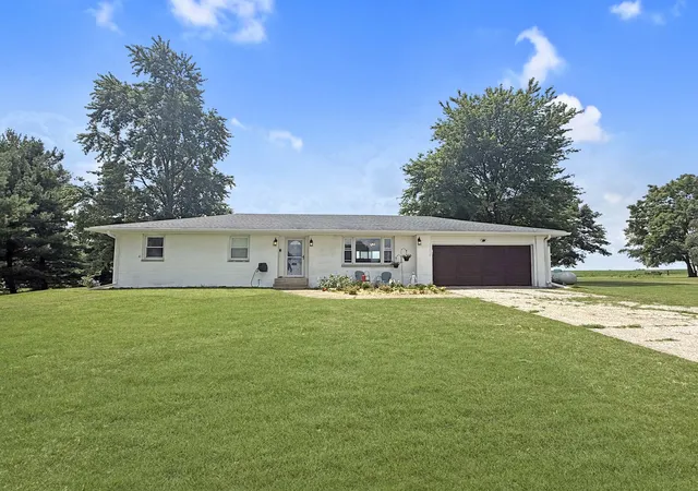 Homes for sale in Champaign, IL | 3201 Meridian Dr, Champaign, IL 61822 | MLS# 12697927