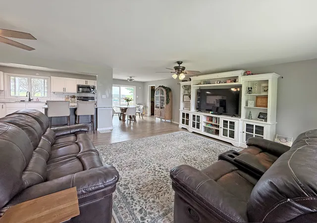 Homes for sale in Champaign, IL | 3201 Meridian Dr, Champaign, IL 61822 | MLS# 12697927