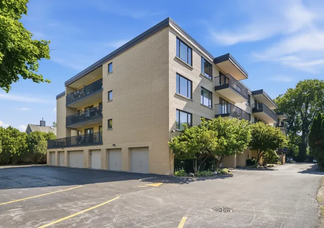 Homes for sale in Highland Park, IL | 1534 Mcdaniels Ave #3E, Highland Park, IL 60035 | MLS# 12697929