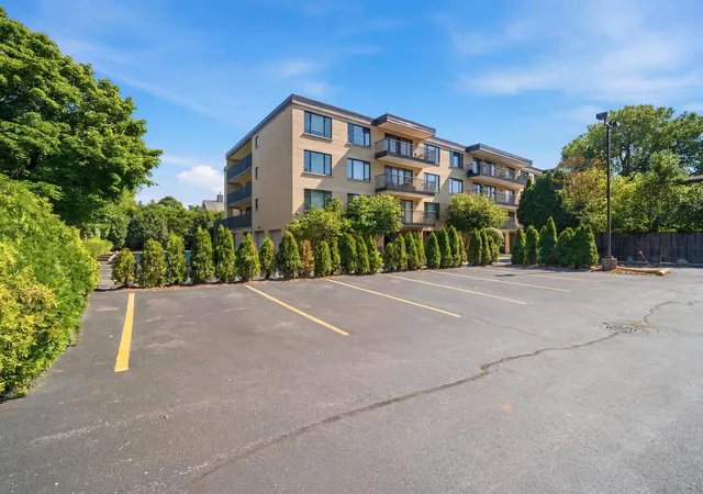 Homes for sale in Highland Park, IL | 1534 Mcdaniels Ave #3E, Highland Park, IL 60035 | MLS# 12697929