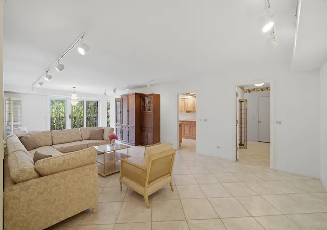 Homes for sale in Highland Park, IL | 1534 Mcdaniels Ave #3E, Highland Park, IL 60035 | MLS# 12697929