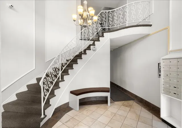 4th image of 5300 Carriageway Dr, Rolling Meadows, IL 60008