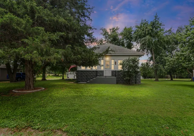 Homes for sale in Centralia, IL | 1005 W 7th St, Centralia, IL 62801 | MLS# 12697949