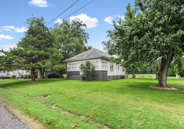 Photo 2 of Sale Pending at 1005 W 7th Street, Centralia, IL 62801 | MLS# 12697949 | Listing updated on 2026-07-14