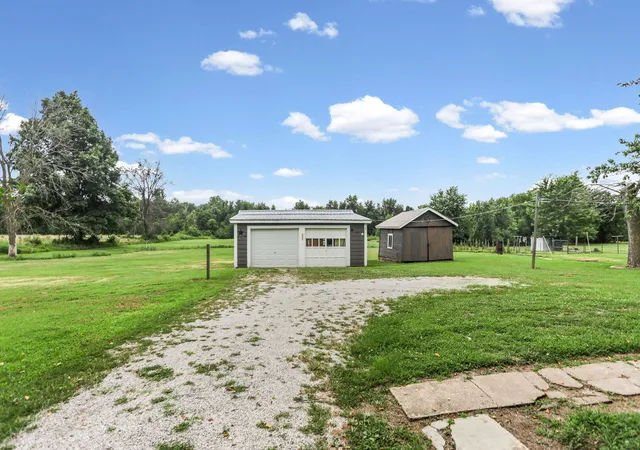 Photo 4 of Sale Pending at 1005 W 7th Street, Centralia, IL 62801 | MLS# 12697949 | Listing updated on 2026-07-14