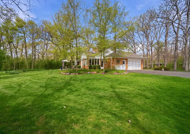 2nd image of 880 Hiawatha Ln, Riverwoods, IL 60015 | MLS# 12697950