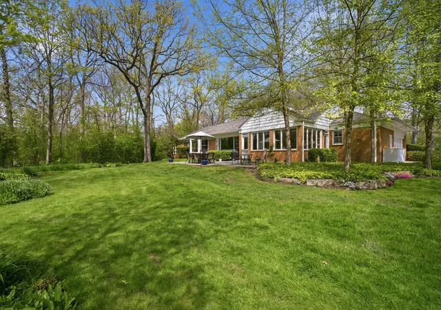 3rd image of 880 Hiawatha Ln, Riverwoods, IL 60015 | MLS# 12697950