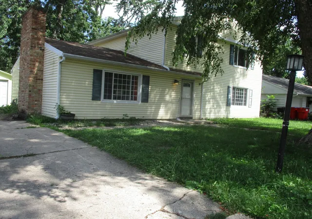 Homes for sale in Champaign, IL | 810 Centennial Dr, Champaign, IL 61821 | MLS# 12697952