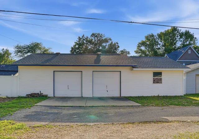Homes for sale in Oregon, IL | 709 S 2Nd St, Oregon, IL 61061 | MLS# 12697965