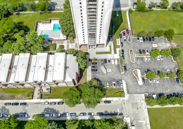 2nd image of 2901 S Michigan Ave, Chicago, IL 60616