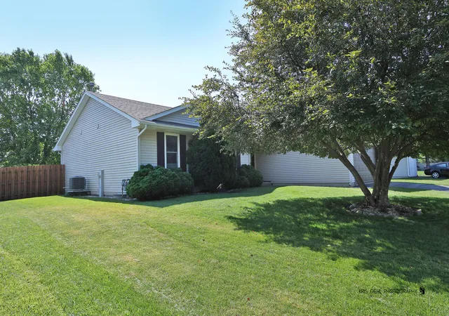 Homes for sale in Mc Henry, IL | 608 Wimbleton Trl, Mc Henry, IL 60050 | MLS# 12698015