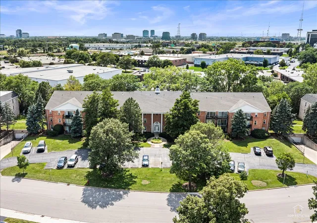 3rd image of 5101 Carriageway Dr, Rolling Meadows, IL 60008