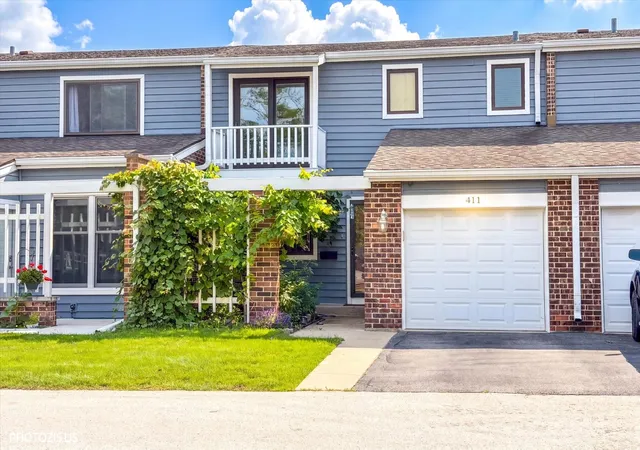 Homes for sale in Wheeling, IL | 411 Hickory Dr #411, Wheeling, IL 60090 | MLS# 12698025