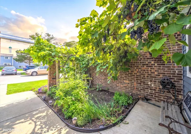 Homes for sale in Wheeling, IL | 411 Hickory Dr #411, Wheeling, IL 60090 | MLS# 12698025