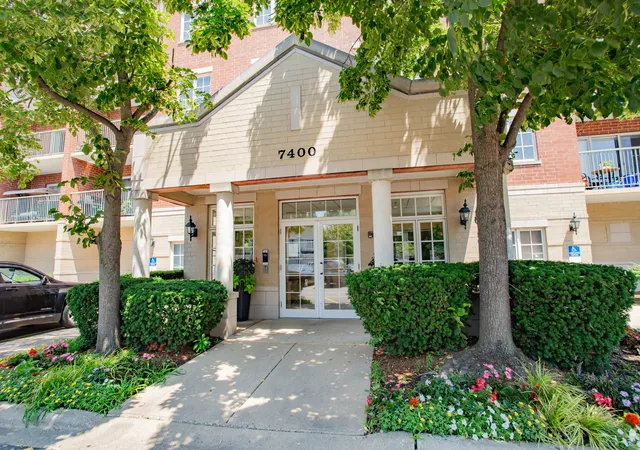 2nd image of 7400 N Lincoln Ave #511, Skokie, IL 60076 | MLS# 12698026