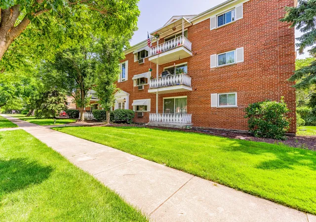 Photo 2 of Condo for sale at 705 N Western Ave #1C, Park Ridge, IL 60068 | MLS# 12698038 | Listing updated on 2026-09-23