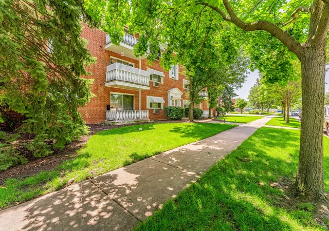 Photo 3 of Condo for sale at 705 N Western Ave #1C, Park Ridge, IL 60068 | MLS# 12698038 | Listing updated on 2026-09-23