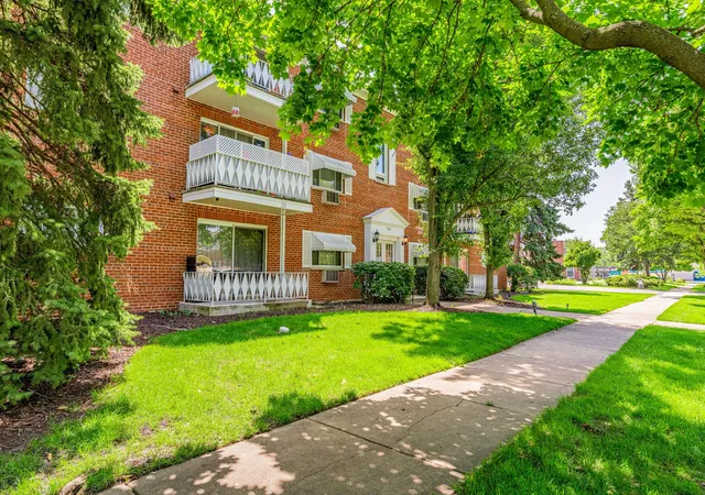 Homes for sale in Park Ridge, IL | 705 N Western Ave #1C, Park Ridge, IL 60068 | MLS# 12698038