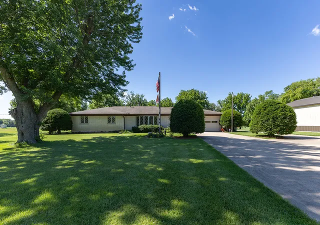 Homes for sale in East Moline, IL | 17028 Hubbard Rd, East Moline, IL 61244 | MLS# 12698044