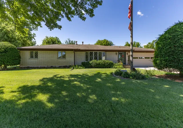 Homes for sale in East Moline, IL | 17028 Hubbard Rd, East Moline, IL 61244 | MLS# 12698044
