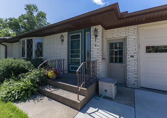 Homes for sale in East Moline, IL | 17028 Hubbard Rd, East Moline, IL 61244 | MLS# 12698044
