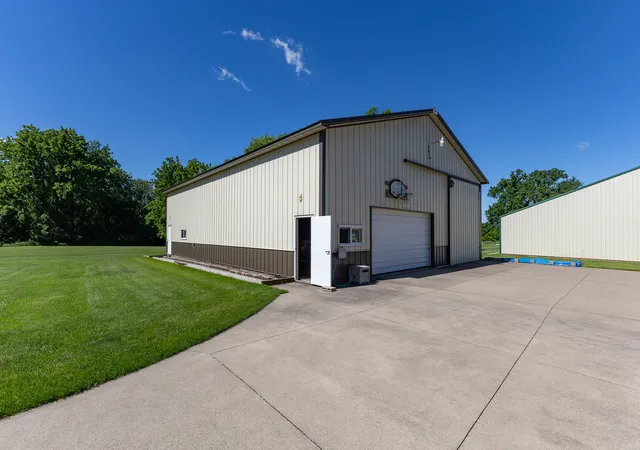Homes for sale in East Moline, IL | 17028 Hubbard Rd, East Moline, IL 61244 | MLS# 12698044